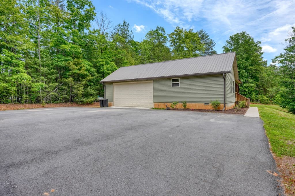 290 Butterball Boulevard, Murphy NC 28906 - Photo