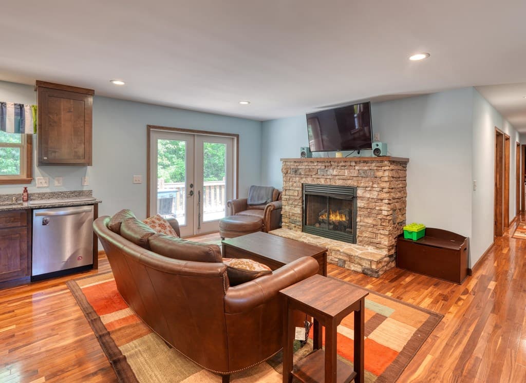 290 Butterball Boulevard, Murphy NC 28906 - Photo