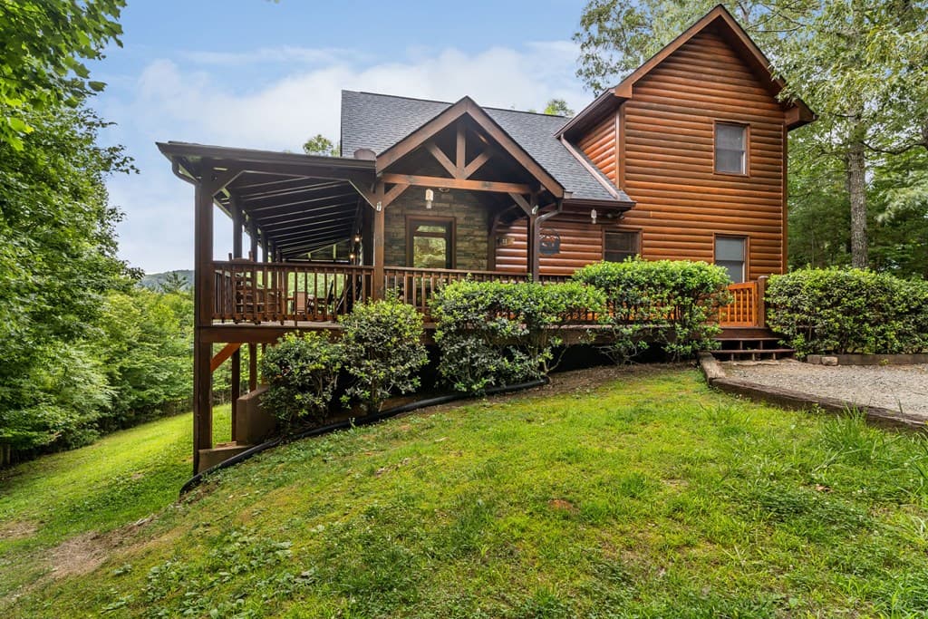 93 Deer Hunter Trail, Blue Ridge GA 30513 - Photo