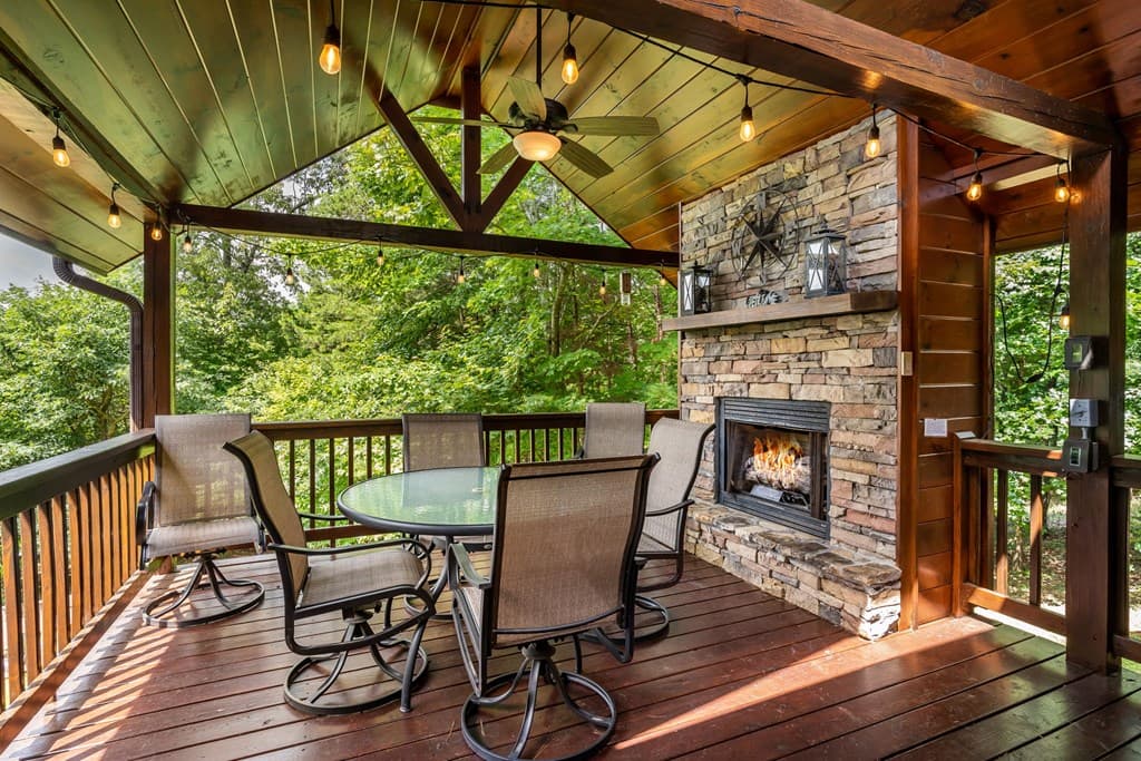 93 Deer Hunter Trail, Blue Ridge GA 30513 - Photo