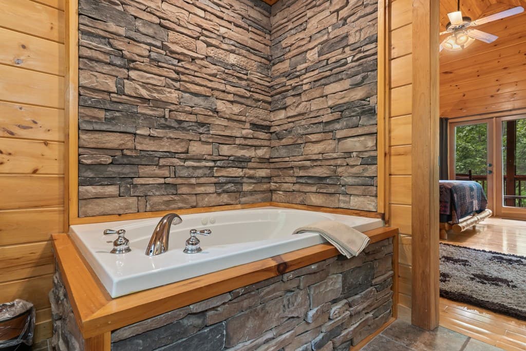 93 Deer Hunter Trail, Blue Ridge GA 30513 - Photo