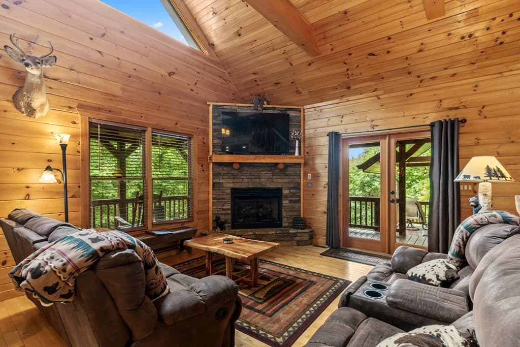 93 Deer Hunter Trail, Blue Ridge GA 30513 - Photo