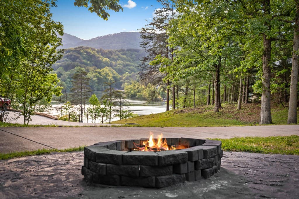 100 Lakeview Drive, Turtletown TN 37391 - Photo