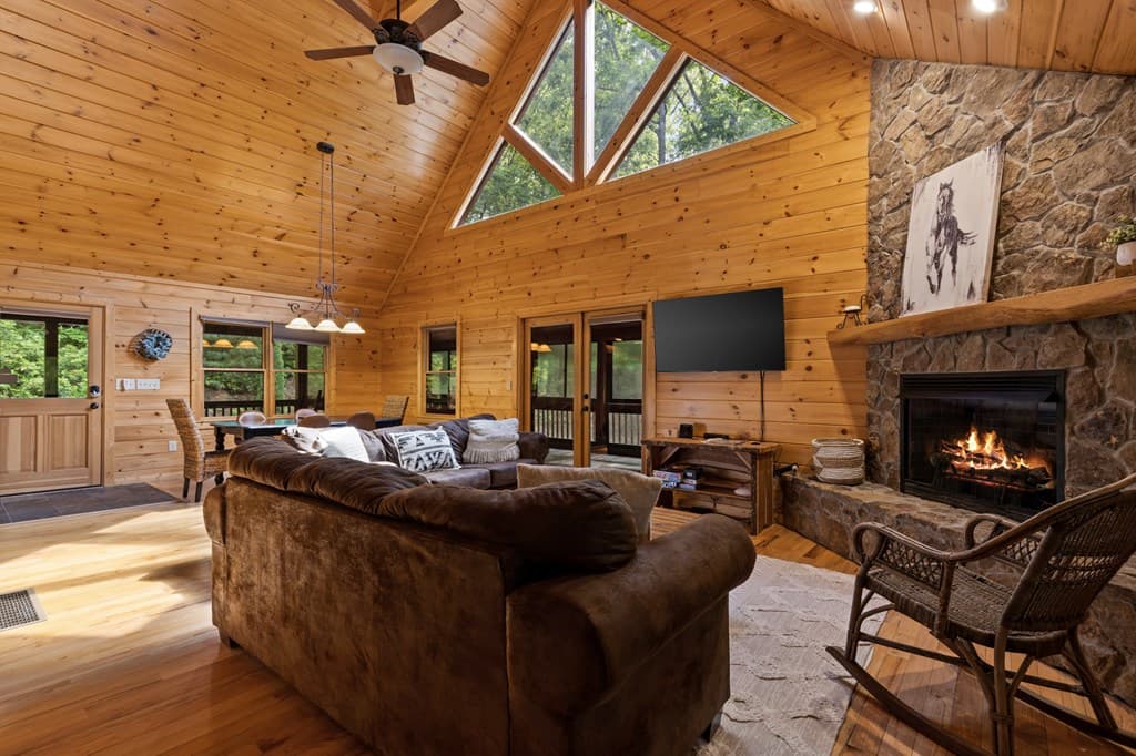 220 Solar Drive, Blue Ridge GA 30513 - Photo
