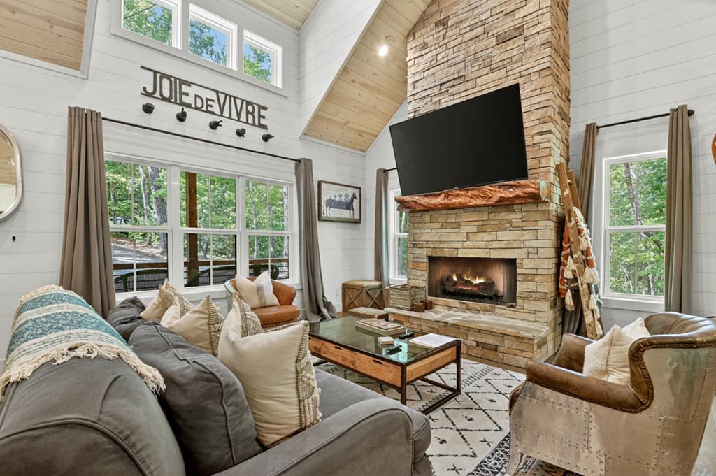 285 Pine Terrace Circle, Blue Ridge GA 30513 - Photo