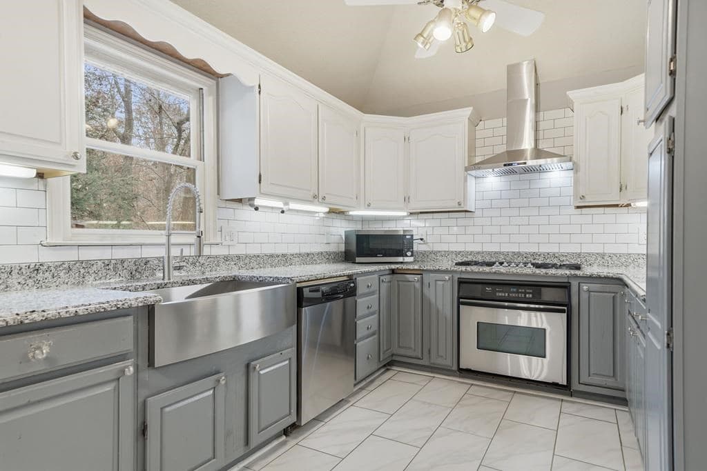 300 Westwoods Drive, Ellijay GA 30540 - Photo