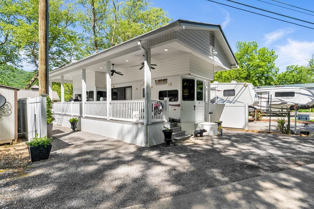 4179 Riverbank Run, Hiawassee GA 30546 - Primary photo