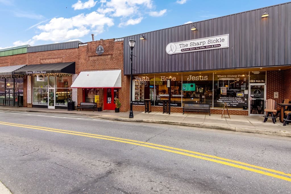 28 N Main Street, Ellijay GA 30540 - Photo