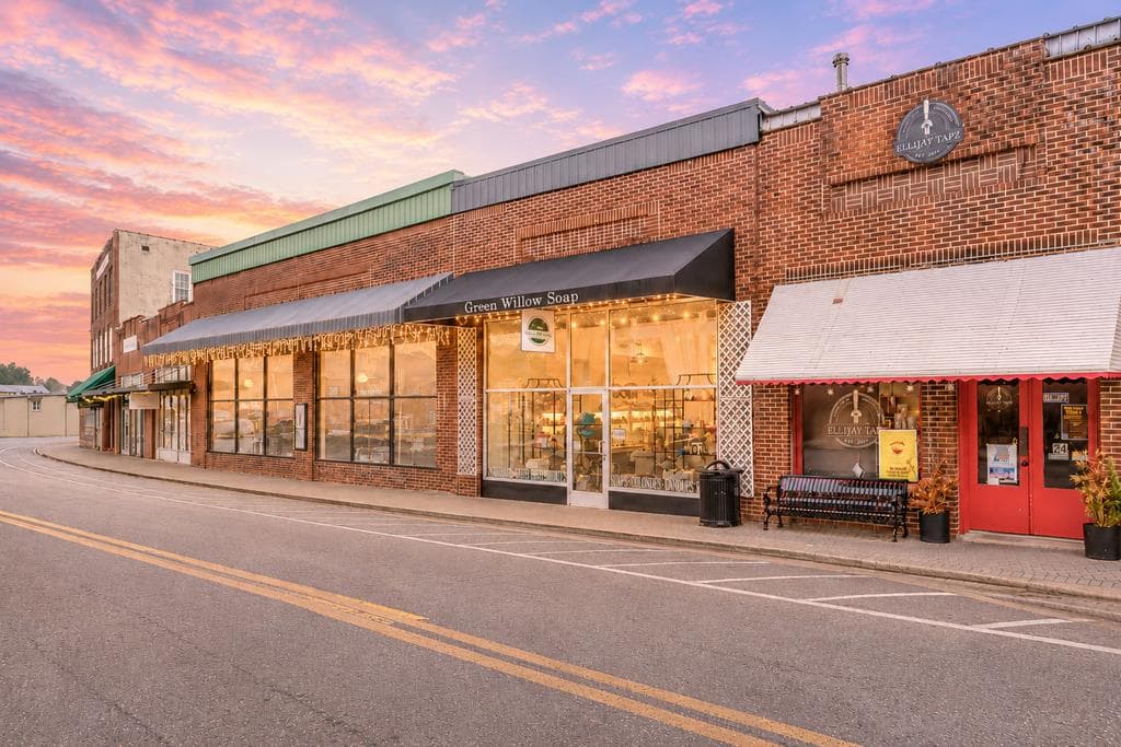 28 N Main Street, Ellijay GA 30540 - Primary photo