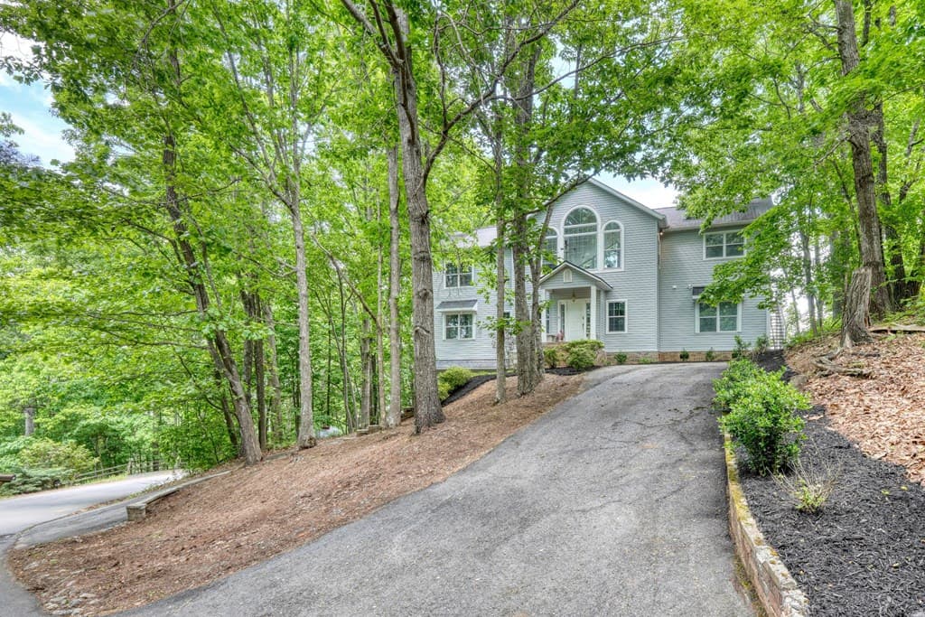 860 Ramey Mountain Road, Hiawassee GA 30546 - Photo