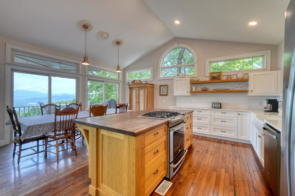 860 Ramey Mountain Road, Hiawassee GA 30546 - Photo