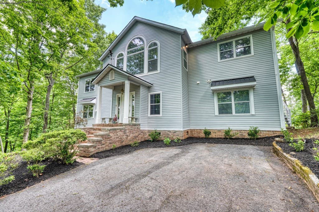 860 Ramey Mountain Road, Hiawassee GA 30546 - Photo