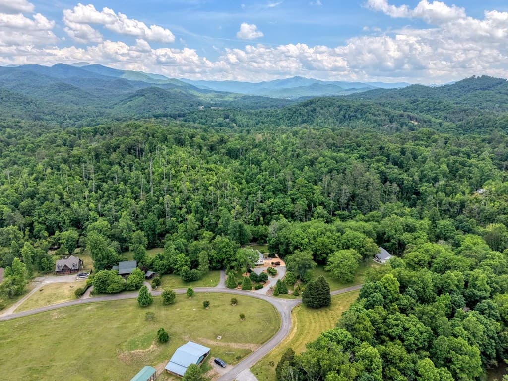 515 Barlow Fields Drive, Hayesville NC 28904 - Photo