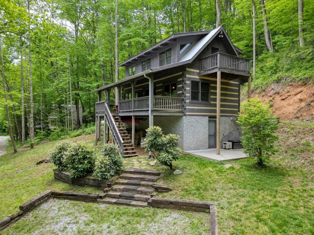 180 Dream Catcher Cove, Hayesville NC 28904 - Primary photo