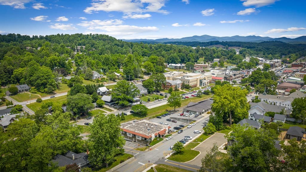 990 E East Main St #8, Blue Ridge GA 30513 - Photo
