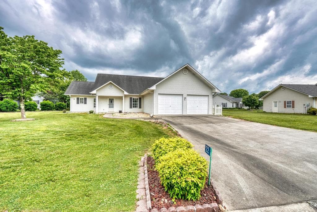 22 Sunset Court, Blue Ridge GA 30513 - Primary photo