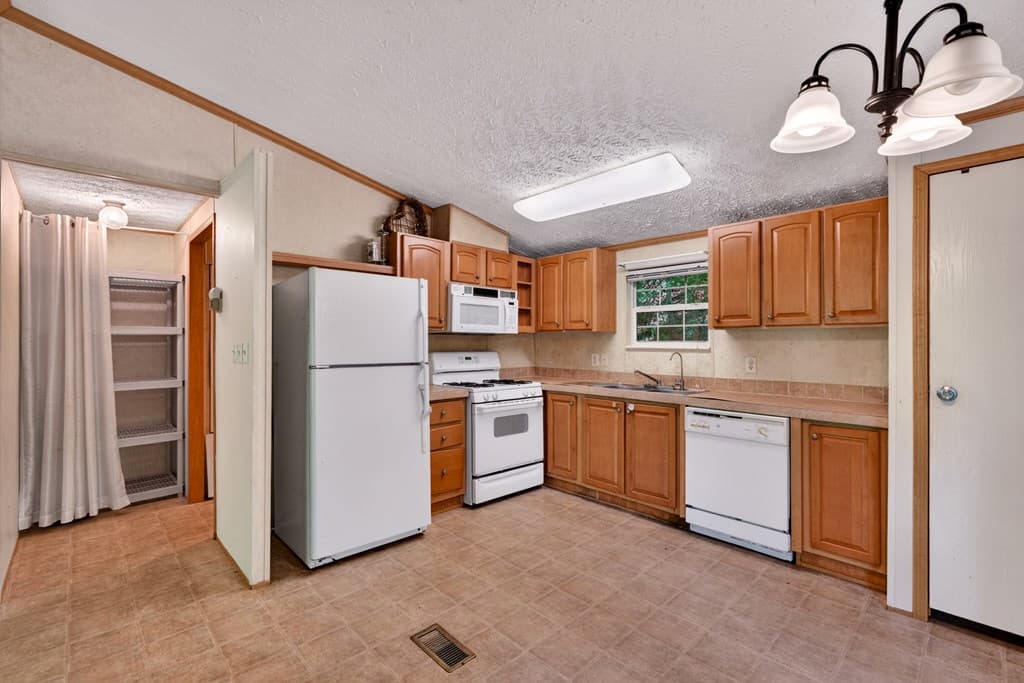 282 West Cherry, Hayesville NC 28904 - Photo