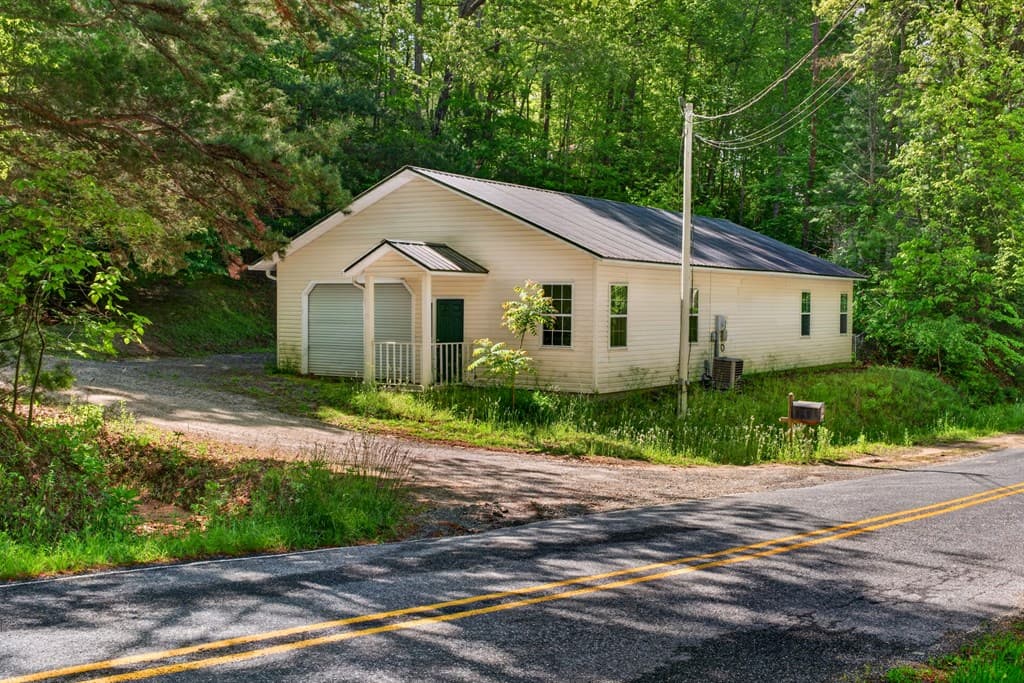 282 West Cherry, Hayesville NC 28904 - Photo