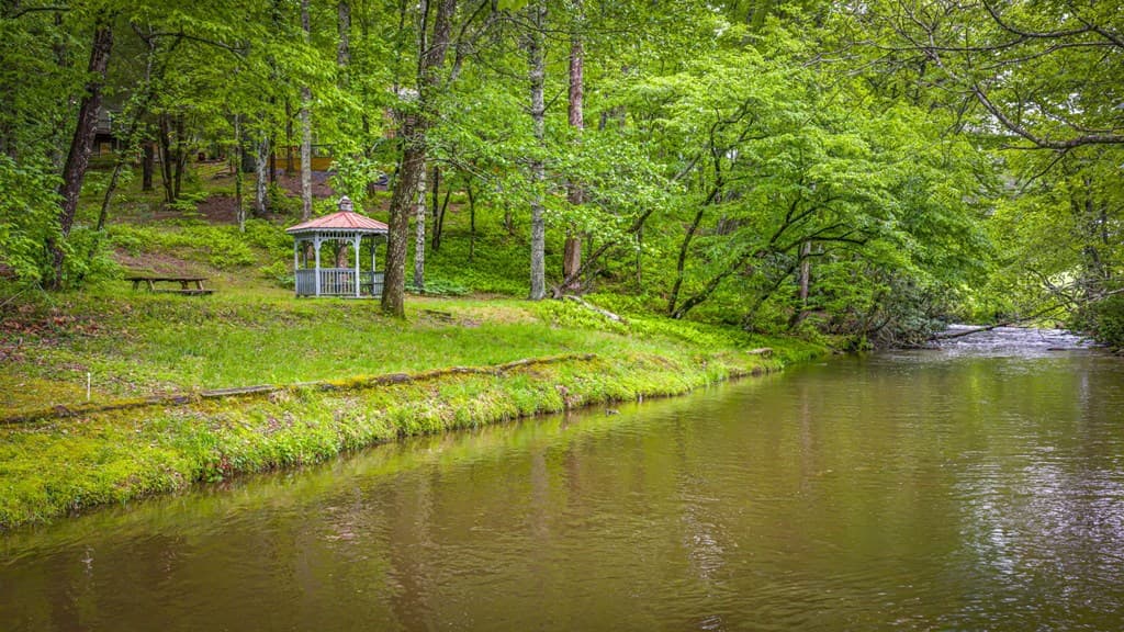 916 Old Cashes Valley Road, Blue Ridge GA 30513 - Photo