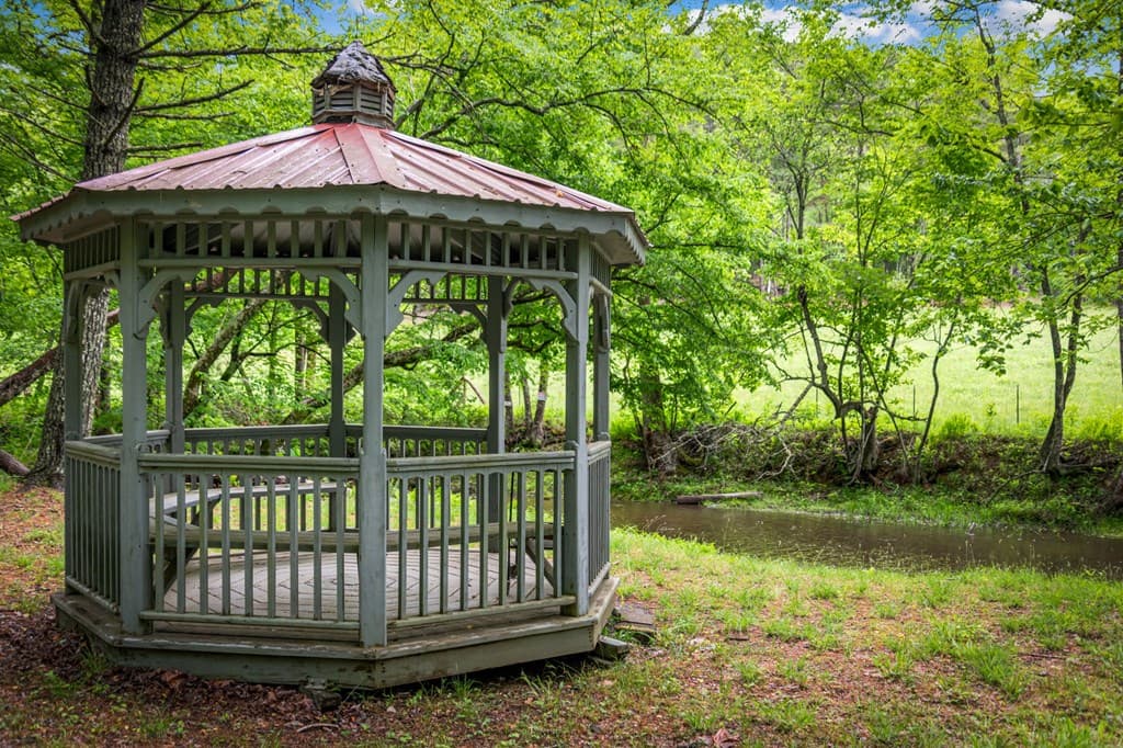 916 Old Cashes Valley Road, Blue Ridge GA 30513 - Photo