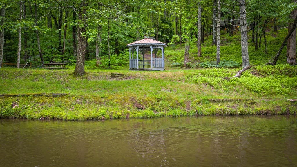 916 Old Cashes Valley Road, Blue Ridge GA 30513 - Photo