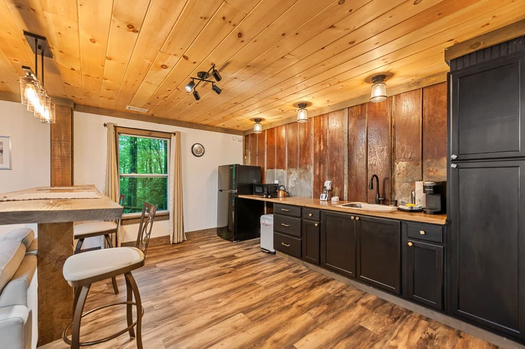 916 Old Cashes Valley Road, Blue Ridge GA 30513 - Photo