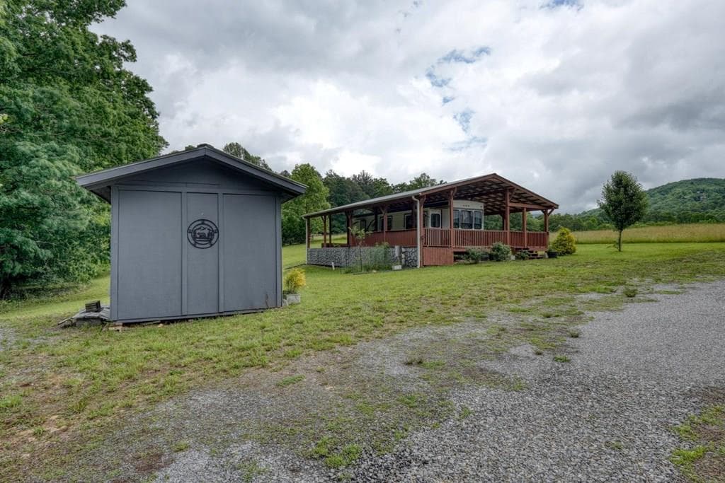 568 Parks Road, Hiawassee GA 30546 - Primary photo