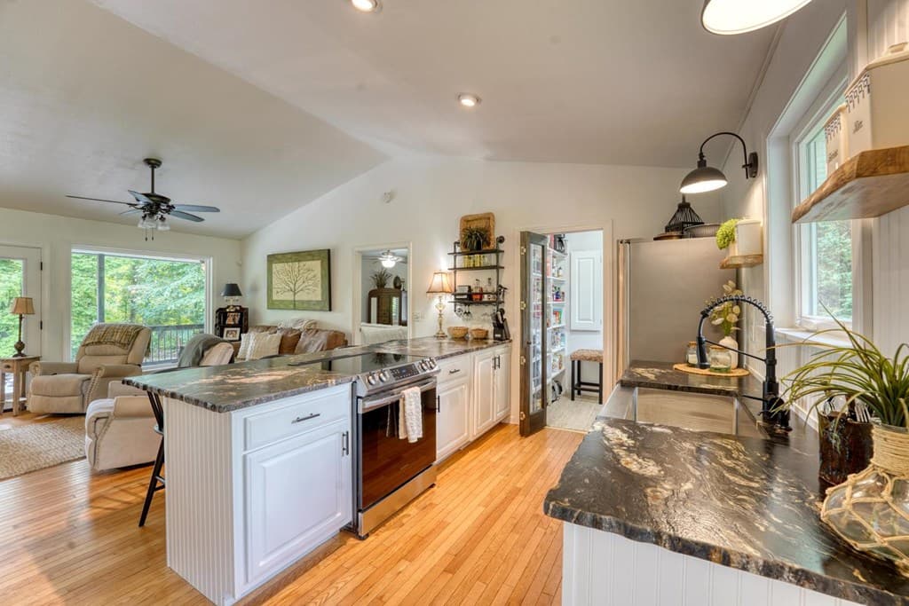 33 Tusquittee Valley Lane, Hayesville NC 28904 - Photo