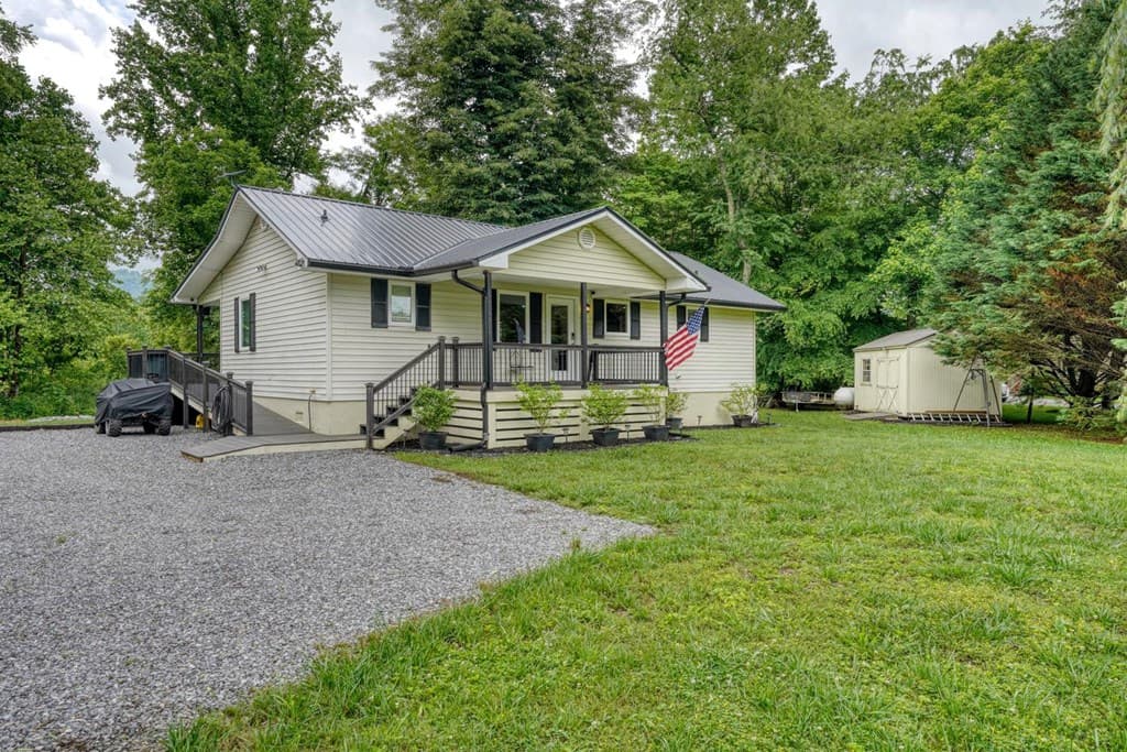 33 Tusquittee Valley Lane, Hayesville NC 28904 - Photo