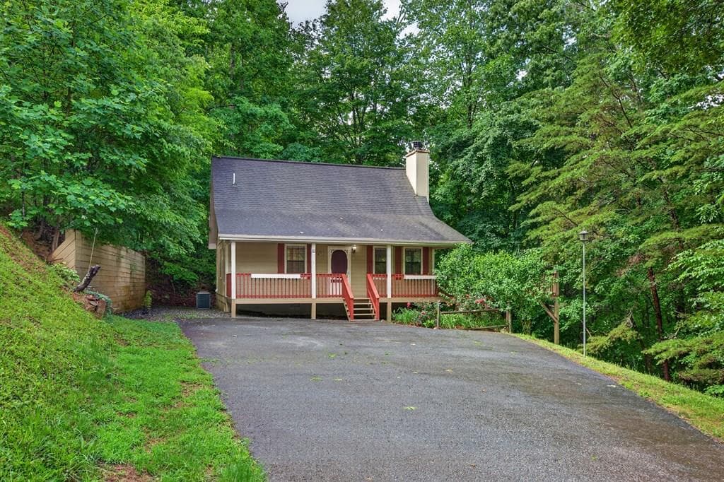 131 April Lane, Blairsville GA 30152 - Primary photo