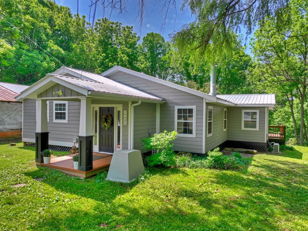 93 Collins Nursery Lane, Blairsville GA 30512 - Primary photo