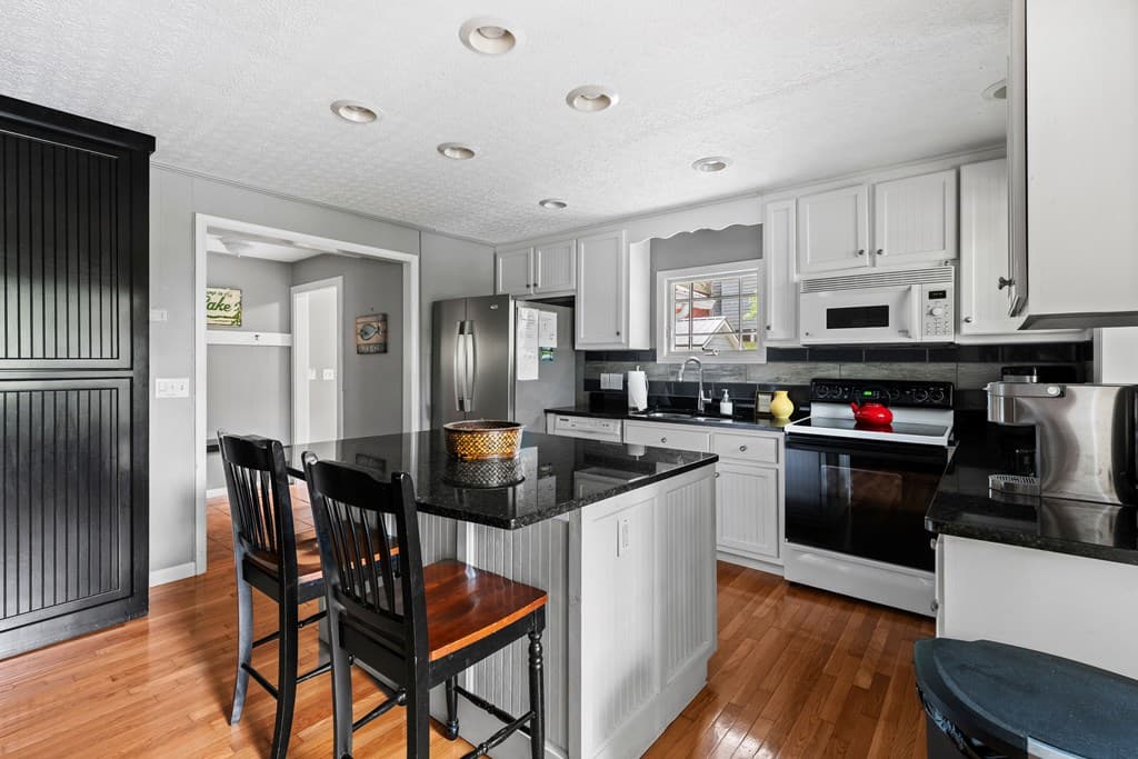 221 W Reece Creek Road W, Blairsville GA 30512 - Photo