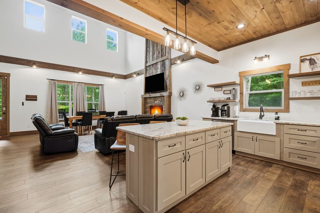 200 Arbor Way, Blue Ridge GA 30513 - Photo
