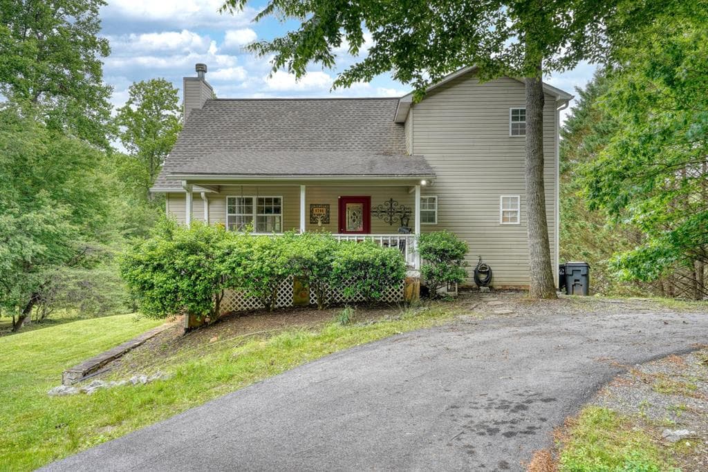 6744 Wood Lake Circle, Young Harris GA 30582 - Primary photo