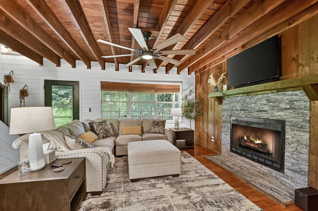 186 Dogwood Drive, Epworth GA 30541 - Photo