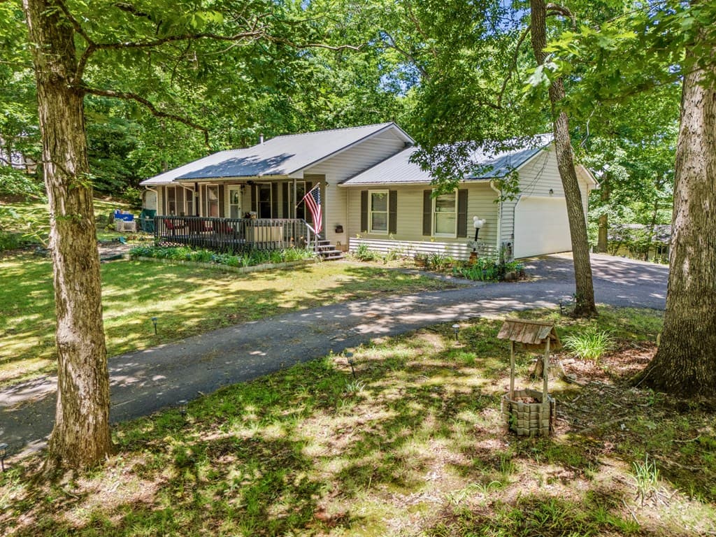 2455 Oak Knoll Drive, Hiawassee GA 30546 - Photo