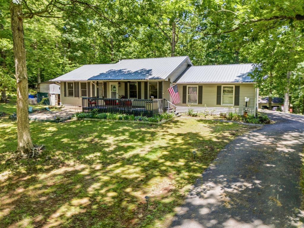 2455 Oak Knoll Drive, Hiawassee GA 30546 - Primary photo