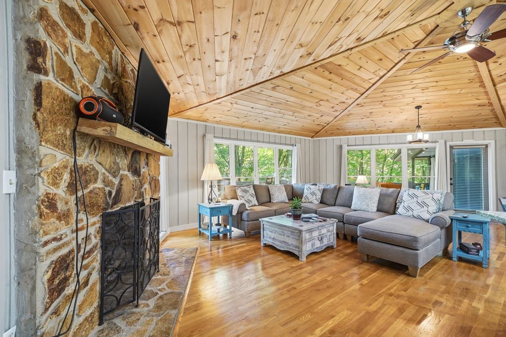 775 Mountain Oak Road, Ellijay GA 30540 - Photo