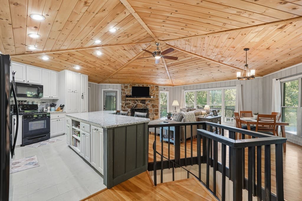 775 Mountain Oak Road, Ellijay GA 30540 - Photo