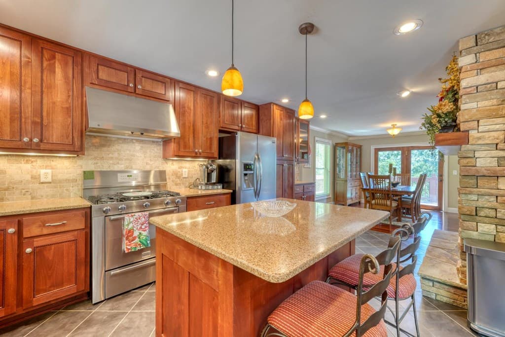 276 Lancelot Loop, Clayton GA 30525 - Photo