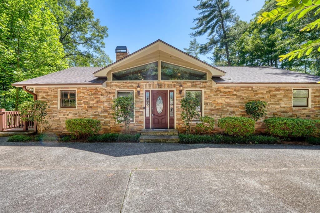276 Lancelot Loop, Clayton GA 30525 - Photo