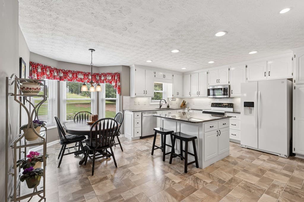 121 Chestnut Hill Drive, Canton GA 30114 - Photo