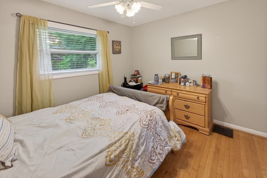 940 Chesterfield Drive, Marietta GA 30066 - Photo