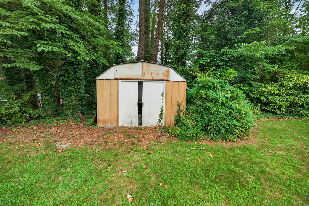 940 Chesterfield Drive, Marietta GA 30066 - Photo