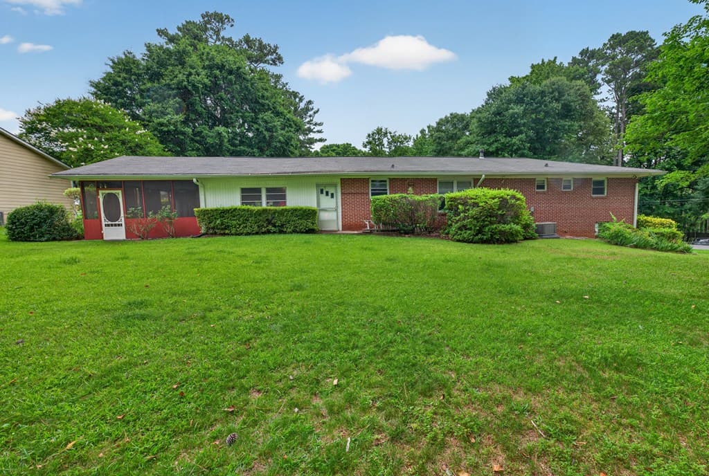 940 Chesterfield Drive, Marietta GA 30066 - Photo