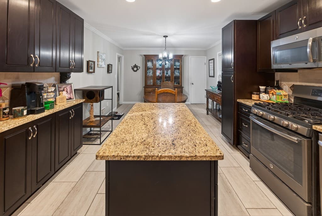 940 Chesterfield Drive, Marietta GA 30066 - Photo
