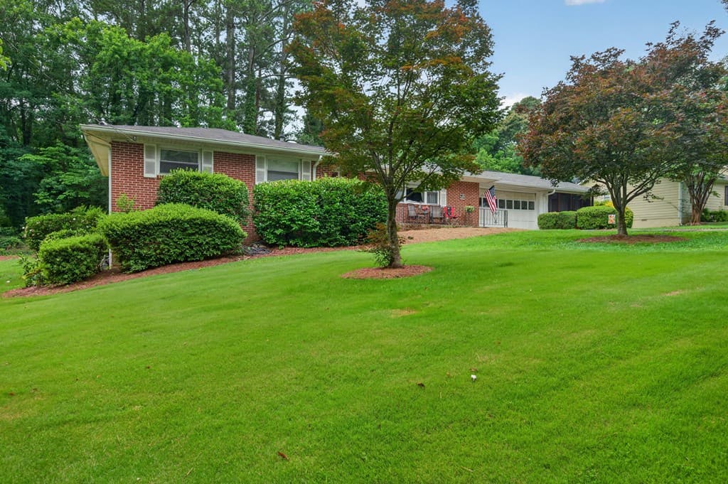 940 Chesterfield Drive, Marietta GA 30066 - Photo