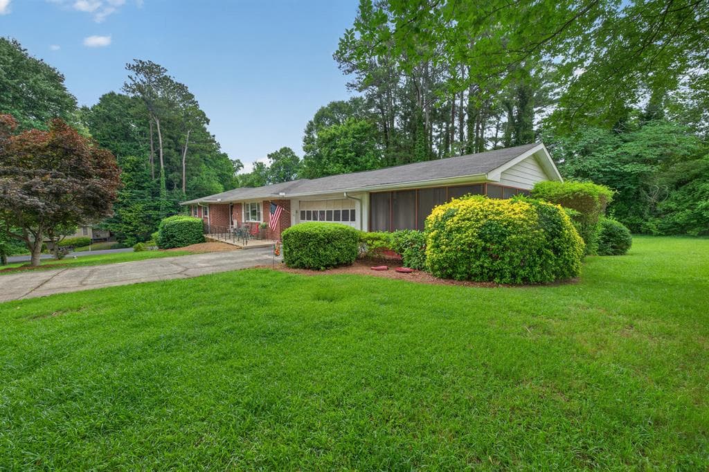940 Chesterfield Drive, Marietta GA 30066 - Primary photo