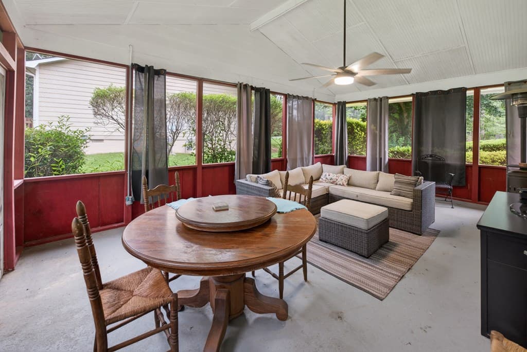 940 Chesterfield Drive, Marietta GA 30066 - Photo