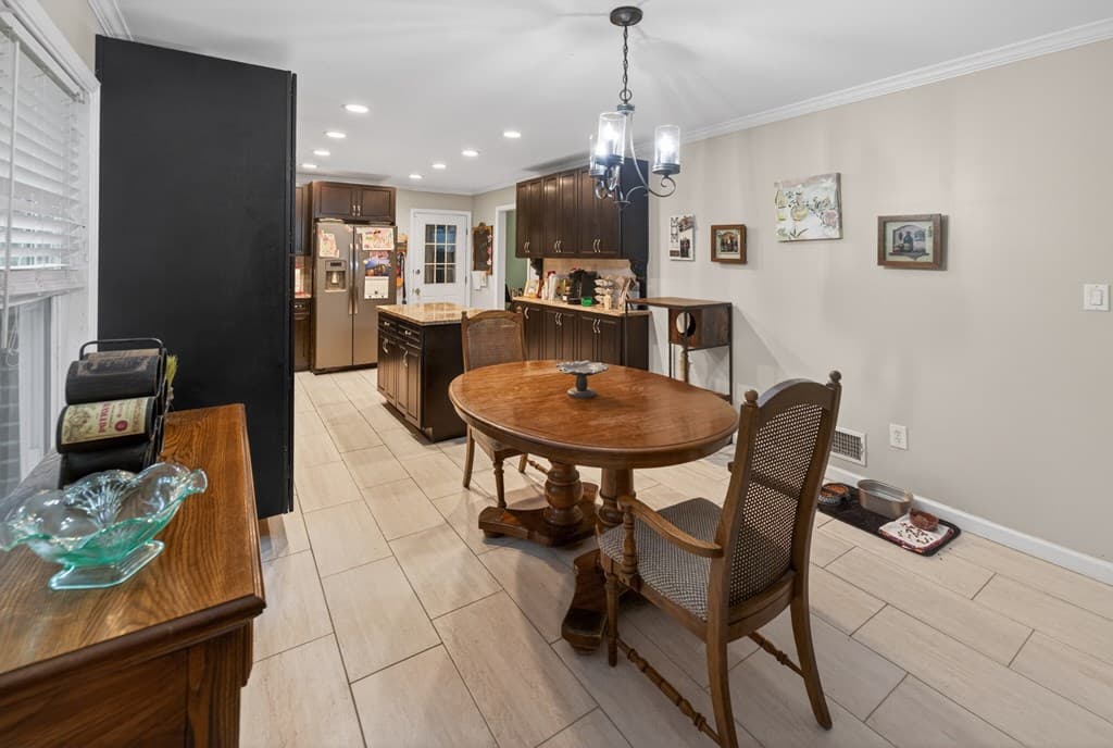 940 Chesterfield Drive, Marietta GA 30066 - Photo